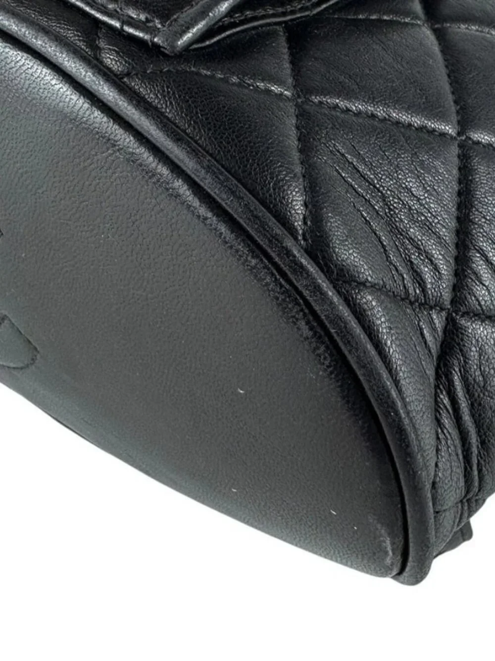 CHANEL Matelasse Backpack Black/Gold Leather/Metal -